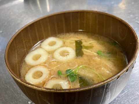 ちくわとわかめの味噌汁